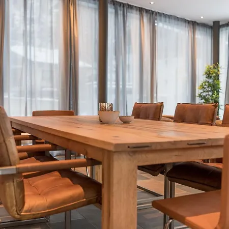 Montela & - Montela Pavillon