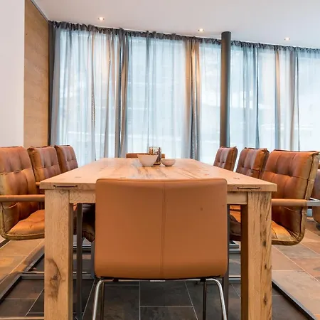 Montela & - Montela Pavillon