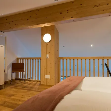 Montela & - Montela Pavillon