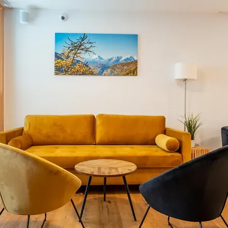 Montela & - Montela Pavillon